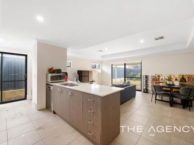 23 Villamour Way, Meadow Springs WA 6210