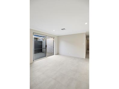 4 Fitzroy Road, Henley Brook WA 6055