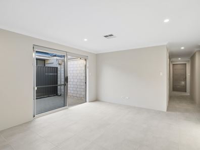 4 Fitzroy Road, Henley Brook WA 6055