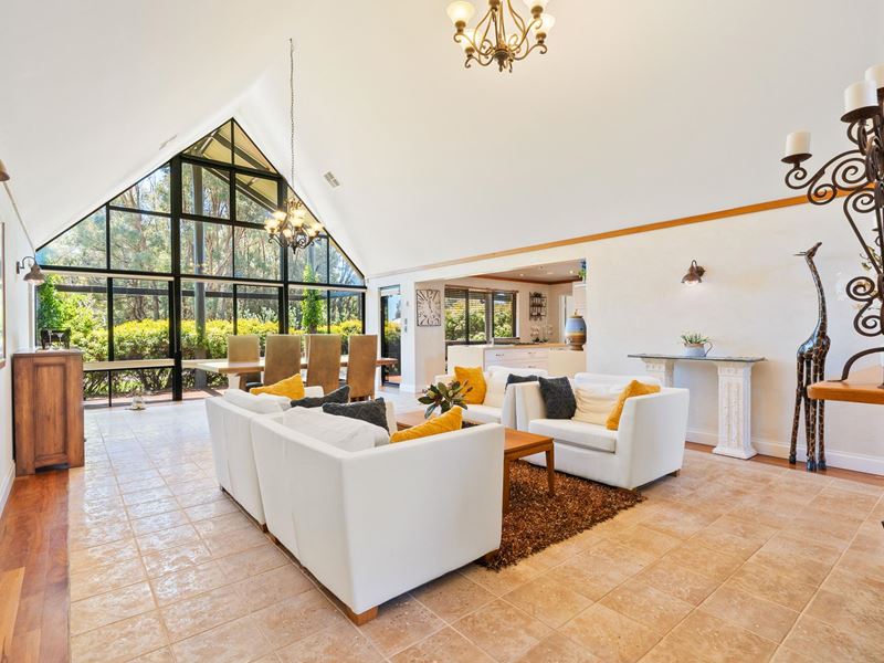 6 Nullewa Parkway, Lakelands WA 6180