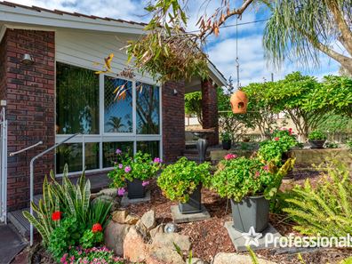 79 Merilee Terrace, Kelmscott WA 6111