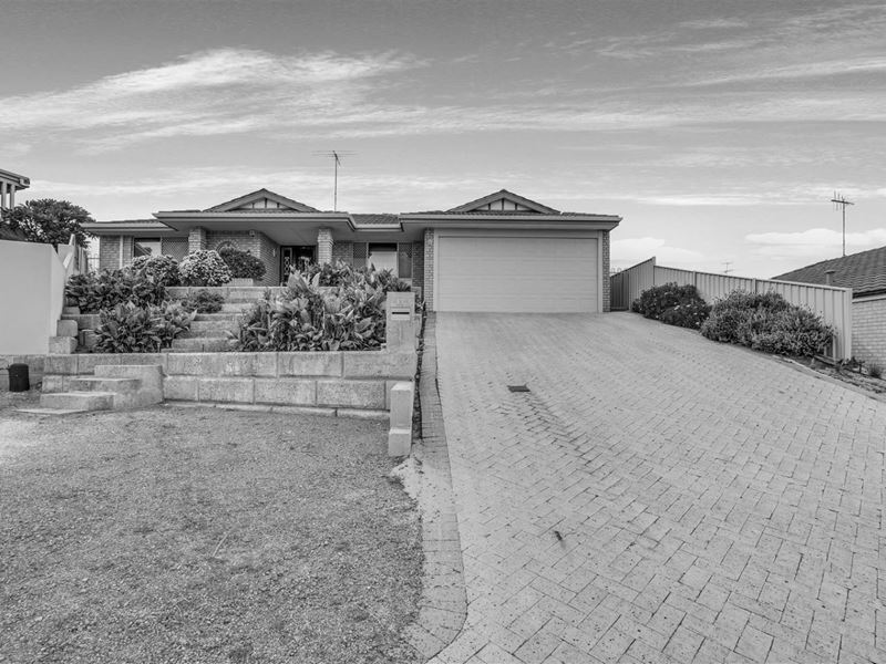 11 Lambourne Place, Halls Head WA 6210