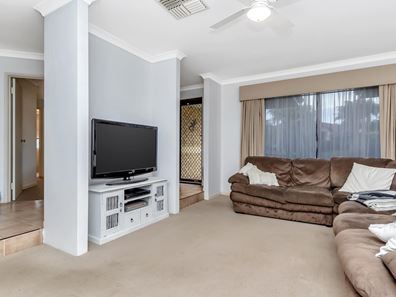 8 Wintersweet Place, Halls Head WA 6210