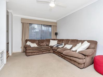 8 Wintersweet Place, Halls Head WA 6210