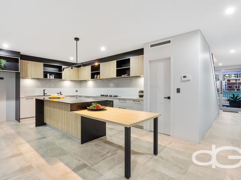 21 Caledonia Loop, North Coogee
