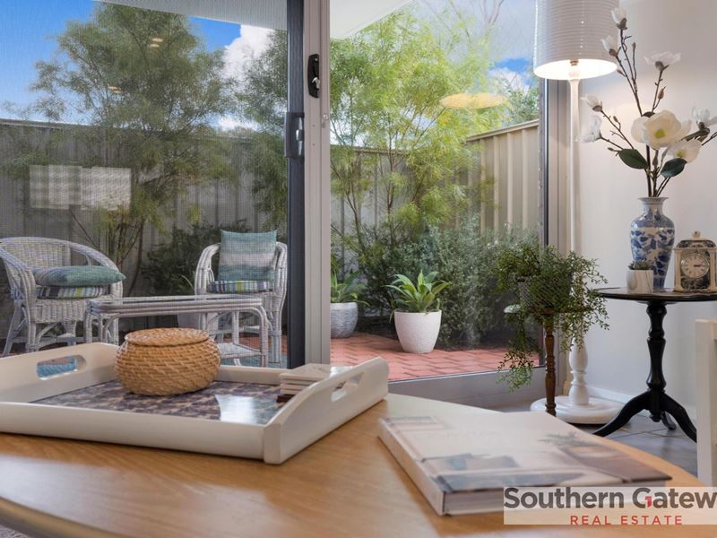 16/70 West Churchill Avenue, Lake Coogee