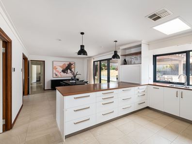11 Templetonia Avenue, Sorrento WA 6020