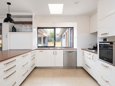 11 Templetonia Avenue, Sorrento WA 6020