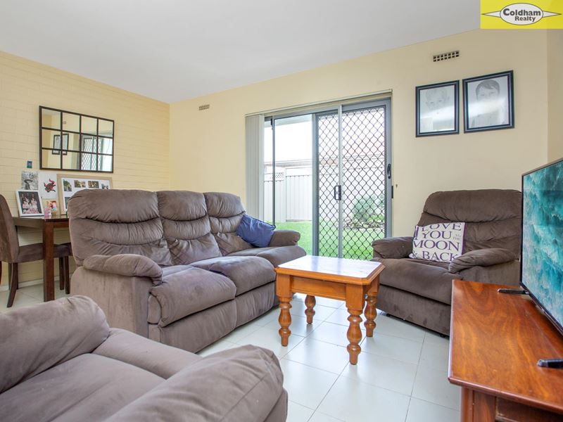 1/4 South End Road, Hamilton Hill