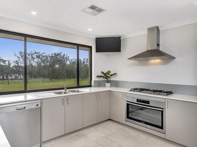 44 Empress Court, Barragup WA 6209