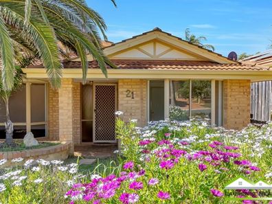 21 Serpentine Gardens, Clarkson WA 6030