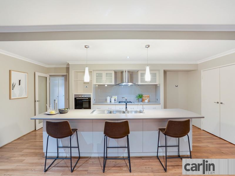 14 Deanmore Bend, Hammond Park
