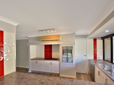 2 Talbot Close, Halls Head WA 6210