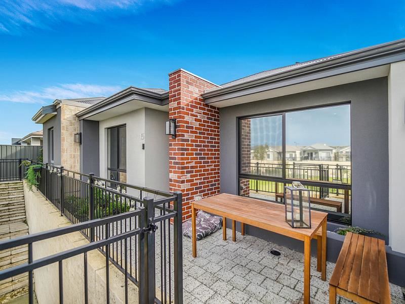 15 Agata Lane, Hammond Park
