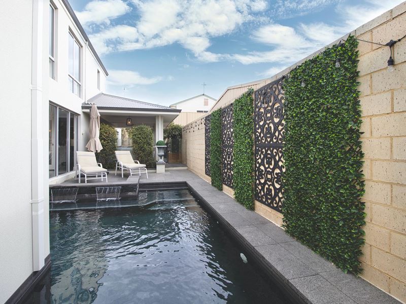 143 Gloucester Crescent, Shoalwater