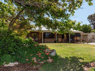 5 Teak Place, Halls Head WA 6210