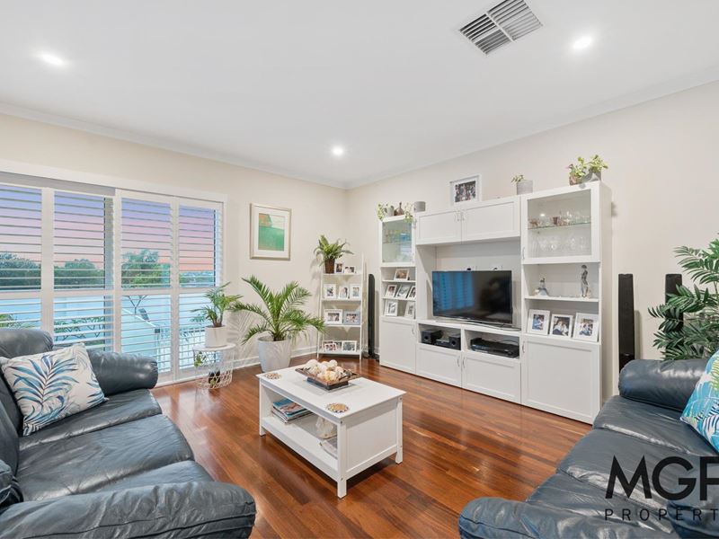 98 Redwood Crescent, Melville