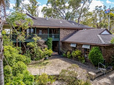 6 Bona Vista Road, Greenmount WA 6056