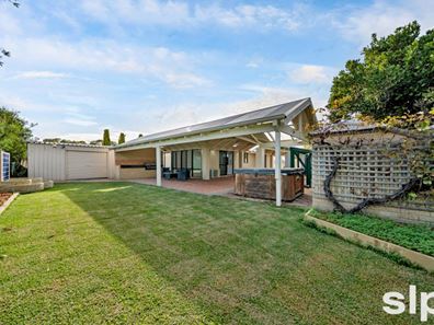 18 Retreat Green, Banksia Grove WA 6031