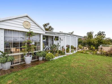 9 Moreton Crescent, Warnbro WA 6169