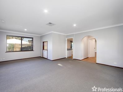 8 The Retreat, Forrestfield WA 6058