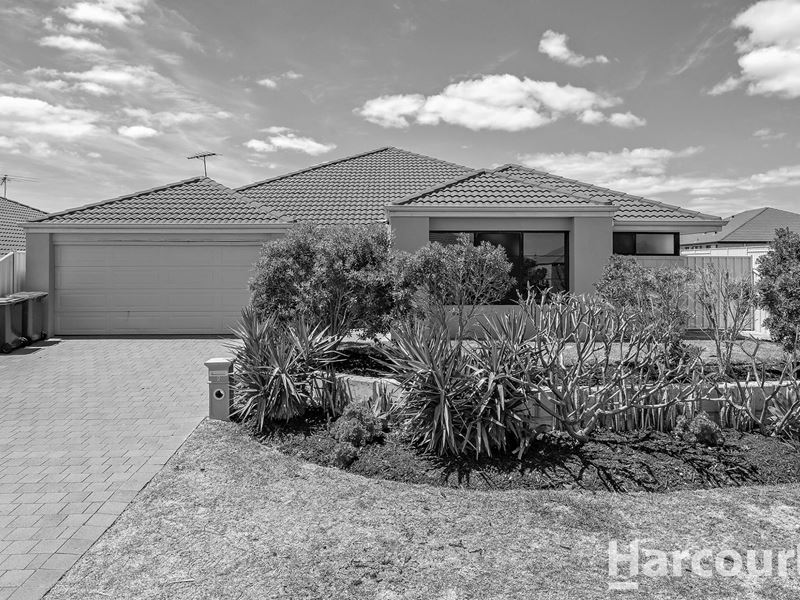 2 Pelora View, Lakelands WA 6180