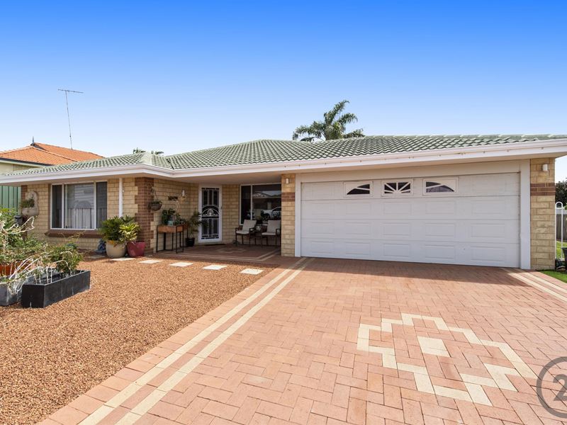 4 Willmott Close, Halls Head WA 6210