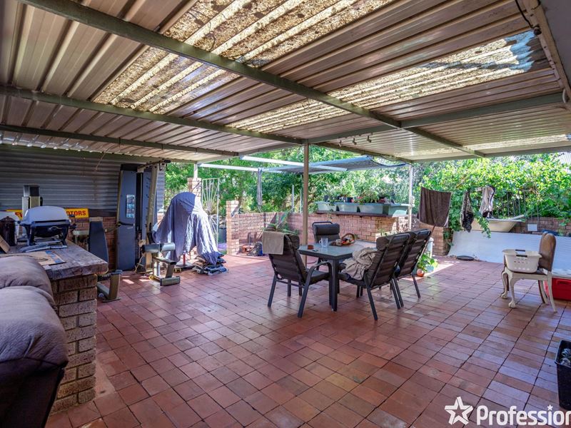 18 Ward Crescent, Kelmscott WA 6111