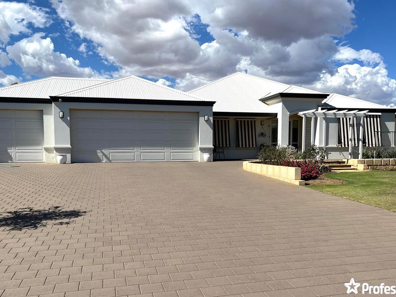 40 Honeysuckle Boulevard, Woorree