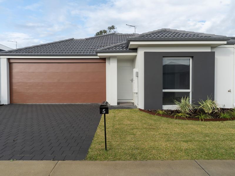 5 Voyageurs Way, Hammond Park