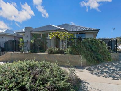 2 Bradley Street, Lakelands WA 6180