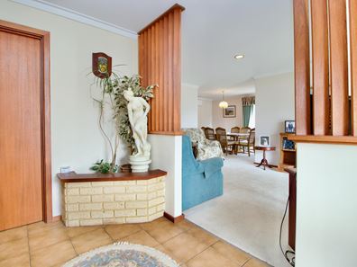 2 Rand Avenue, Waikiki WA 6169