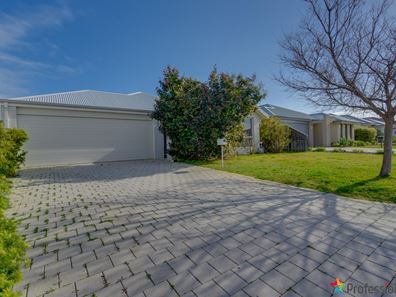 7 Stellaria Avenue, Halls Head WA 6210