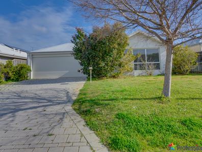 7 Stellaria Avenue, Halls Head WA 6210