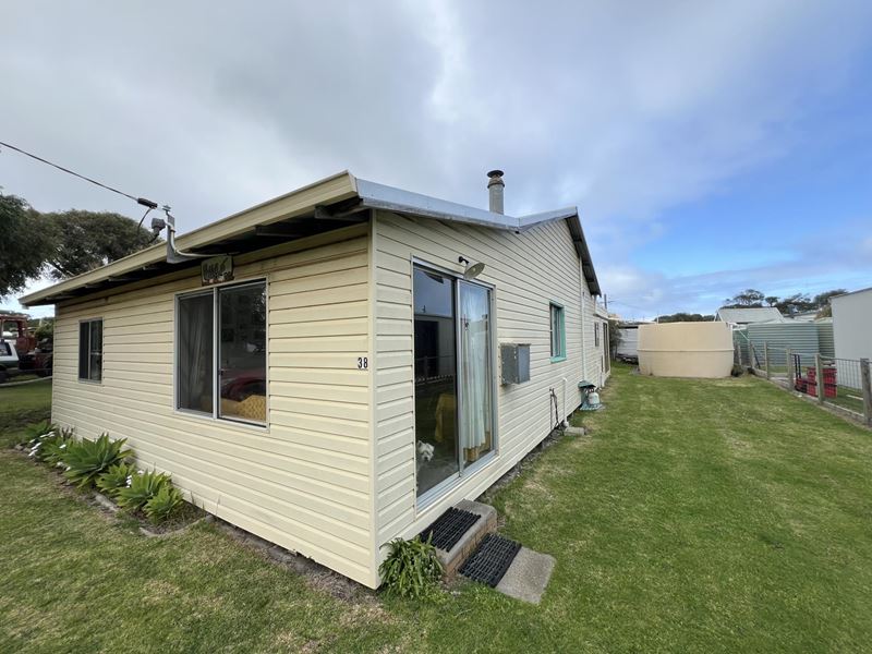 38 Fourth Avenue, Peaceful Bay WA 6333