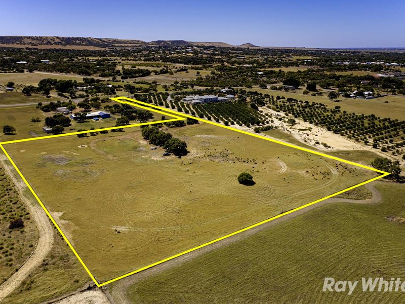 129 Sutcliffe Road, Waggrakine WA 6530