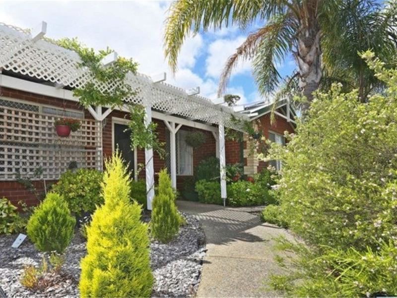 54 Cambridge Drive, Greenfields