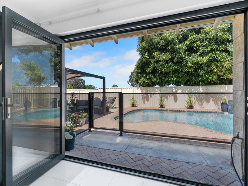 4 Hackbridge Way, Bayswater