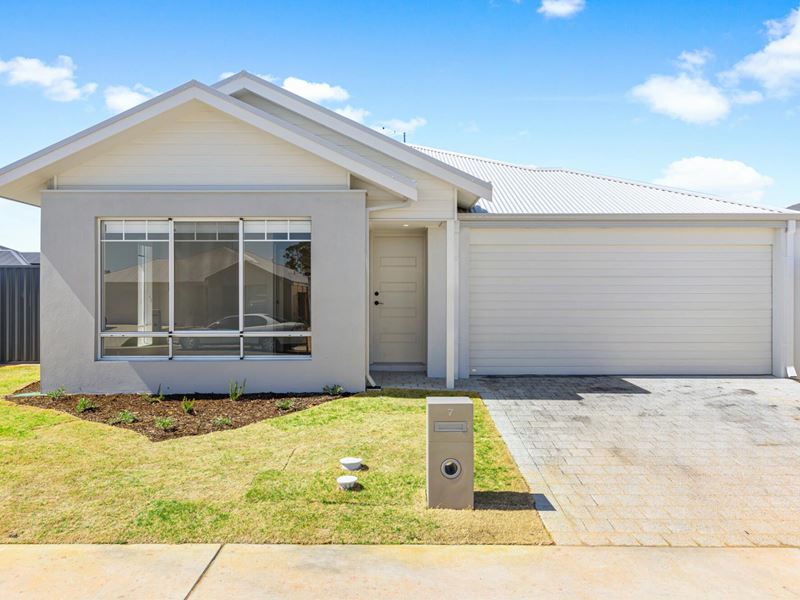 7 Pappinbarra Road, Lakelands WA 6180