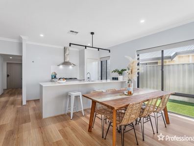 71 Coyong Road, Wattle Grove WA 6107