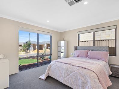 10 Dampier Road, Mandogalup WA 6167