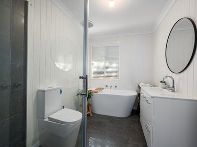 10 Siberia Close, Hannans WA 6430