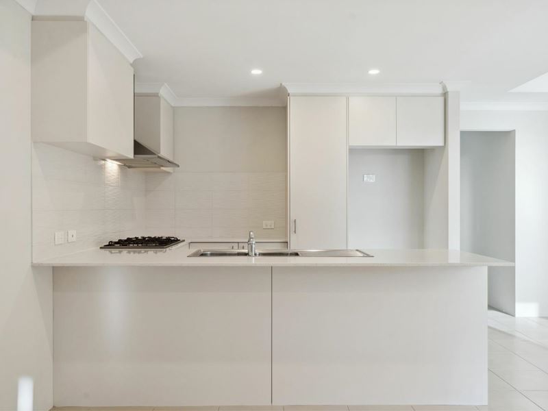 13 Saunton Way, Ridgewood