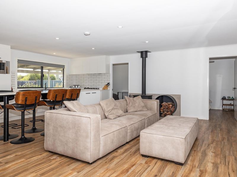 28 Illyarrie Street, Leeman WA 6514