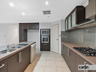 5 Charnley Bend, Success WA 6164