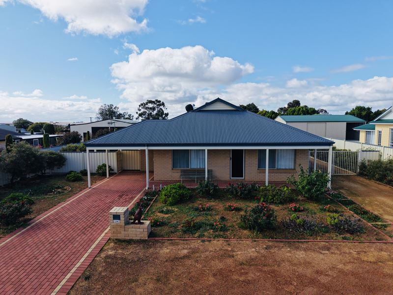 24 Reid Street, Quairading WA 6383