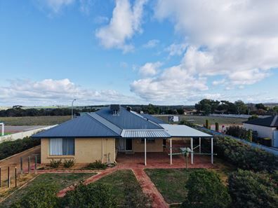 24 Reid Street, Quairading WA 6383