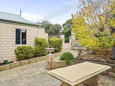 126 Woodside Street, Doubleview WA 6018