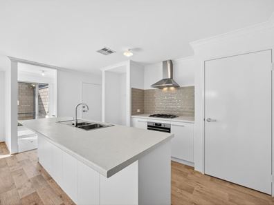 2 Lechuza Way, Madora Bay WA 6210