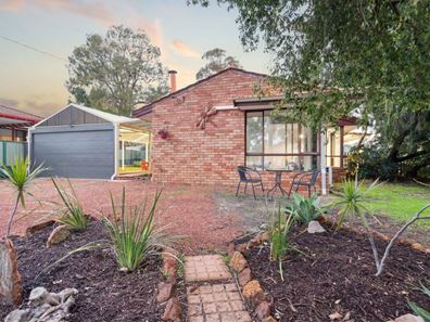 15 Lalor Place, Kalamunda WA 6076